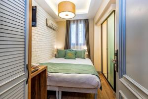 Budget Single Room - Basement  room in İnterstar Hotel
