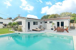 Three-Bedroom House room in New Listing! Modern Art Haven with Pool - Near Beach home