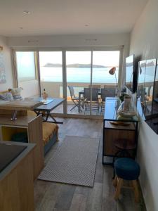 Appartements T3 Les pieds dans l'eau, plage du Cros, vue mer : photos des chambres