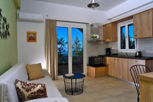 House in Εndless green - Arethousa, Ikaria