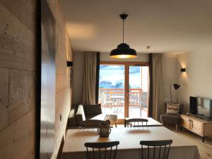 Luxury 2 Bedroom Apartment with view of Mont Blanc