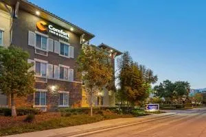 Comfort Inn & Suites Near Ontario Airport - 库卡蒙格牧场