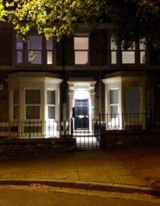 Newcastle Treasure - sleeps 4 - Lower Ground Floor