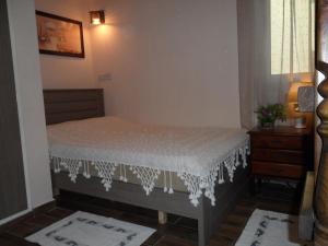 SUNSHINE APTS, TWO BEDROOM , FREE INTERNET, No 3