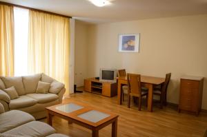 Holiday and Orchid Fort Noks Apartments