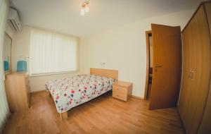 Holiday and Orchid Fort Noks Apartments