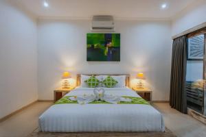 Villa Cathy, Seminyak - Modern 3 Bedroom Pool Villa!