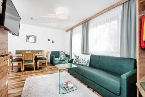 Comfort One-Bedroom Apartment with Balcony room in Wellness Landhaus Parth