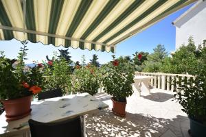 Sweet Apartment in Bol