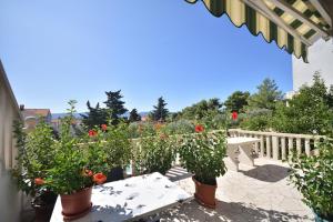 Sweet Apartment in Bol