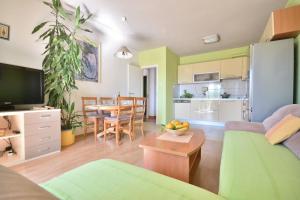 Sweet Apartment in Bol