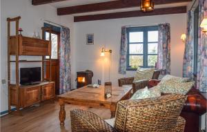 Lovely Home In Humble With Kitchen