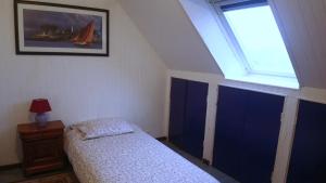Chambre au calme et simple, cuisine à dispo