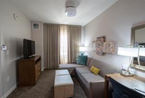 King Studio Suite with Mobility Accessible Tub - Non-Smoking room in Staybridge Suites Houston East - Baytown an IHG Hotel