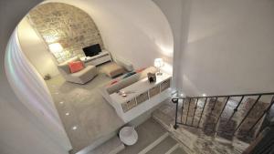 Authentic Cave House in the heart of the Village!