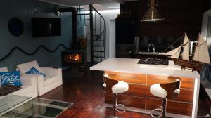 Dom na wodzie nad Jeziorem Krzywe