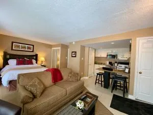 Quiet Hillside Studio - Wifi, Pool, Close to The Village - Blue Mountains