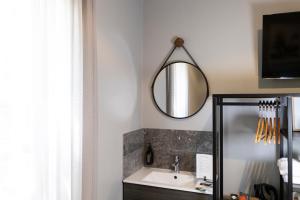 Queen Room with Private Bathroom room in The Alison Randwick