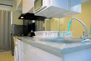 Modern and Full Parquette Studio Springlake Summarecon Bekasi Apartment By Travelio