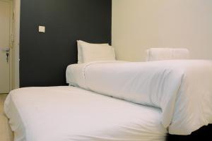 Modern and Full Parquette Studio Springlake Summarecon Bekasi Apartment By Travelio - 4hvězdičkové hotely ve městě Bekasi