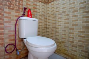 RedDoorz Syariah near GOR Satria 4