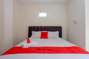 RedDoorz Syariah near GOR Satria 4