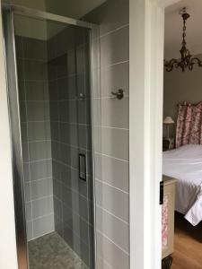 B&B / Chambres d'hotes Residence le Petit Paradis : Chambre Double Deluxe avec Douche