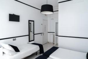 Double Room with Extra Bed room in Gran Via 63 Rooms