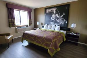 King Room - Non-Smoking room in Super 8 by Wyndham Paris