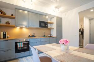 Dream Stay - Brand New Apartment with Balcony & Free Parking