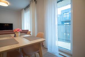Dream Stay - Brand New Apartment with Balcony & Free Parking