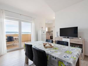 Simplistic Apartment in Neviđane with Balcony