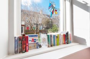 Cozy with Character Vibrant Cottage Style Flat at Leith Links Park