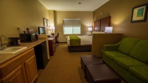 King Suite - Non-Smoking room in Comfort Suites Marysville-Yuba City