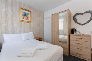 Standard Triple Room room in The Sandringham Court Hotel & Legends Sports Bar & Restaurant