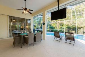 Crown Pointe-Mabry Drive