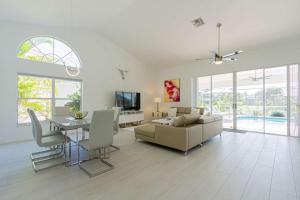 Crown Pointe- Crown Pointe Blvd.,E.