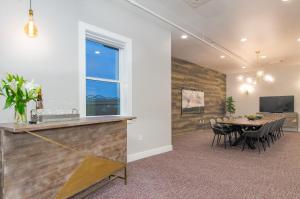 The Dundee - A Trace Hotel