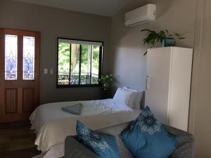 Annerley-granny flat,private, new, convenience
