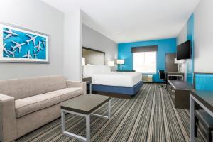 King Suite - Non-Smoking room in Holiday Inn Express & Suites Houston - Hobby Airport Area, an IHG Hotel