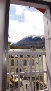 Great house in center of Luz St Sauveur