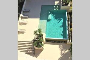 Cairns Penthouse - Private Rooftop Outdoor Gym, Spa & TV Area with Sunset & Mountain Views