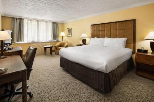 King Room room in Crowne Plaza Louisville Airport Expo Center an IHG Hotel