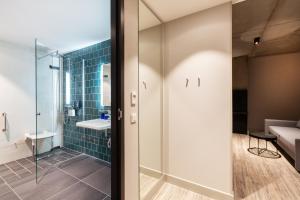 Holiday Inn - the niu, Fender Amsterdam