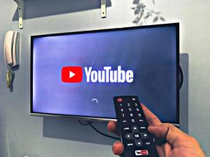 Stylist & Minimalist Studio Pool View at Apt Green Bay Tower G