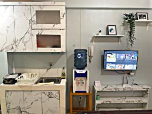 Stylist & Minimalist Studio Pool View at Apt Green Bay Tower G