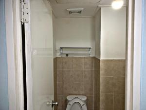 Stylist & Minimalist Studio Pool View at Apt Green Bay Tower G