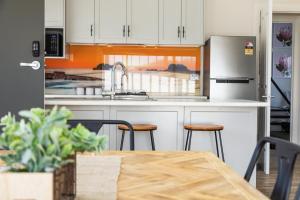 Luxury Apartments and Motel Rooms - Free Wifi - Close To Beach