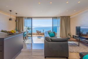 BEACH FRONT VILLA FRAN - DELUXE SEA VIEW SUITE with private jacuzzi # 3