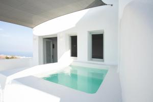 Junior Suite with Outdoor Hot Tub and Caldera View